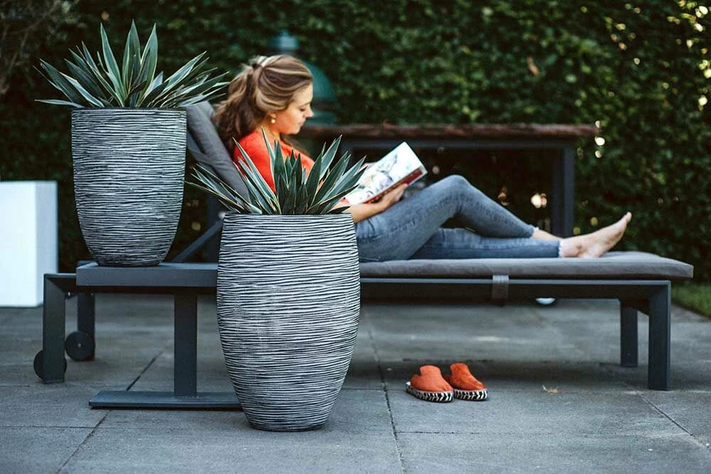 Capi Bloempot hoog Nature Elegant Deluxe Rib NL - d38 x h58cm - Antraciet Capi Bloempot Hoog Nature Elegant Deluxe Rib NL - D38 X H58cm - Antraciet -Bloempot Kortings Winkel