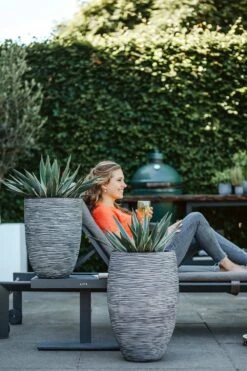 Capi Bloempot Nature Elegant Rib NL - D34 X H46cm - Antraciet -Bloempot Kortings Winkel vaas elegant laag rib nl 36x47 antraciet bloempot 7 8